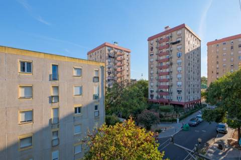 Vende-se Apartamento T2 nos Olivais, Lisboa