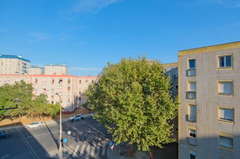 Vende-se Apartamento T2 nos Olivais, Lisboa