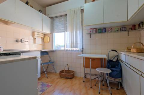 Vende-se Apartamento T2 nos Olivais, Lisboa