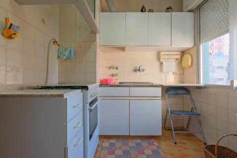 Vende-se Apartamento T2 nos Olivais, Lisboa