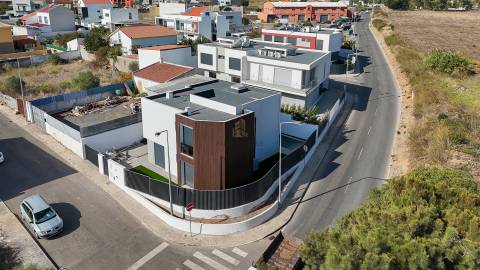 Moradia Idolada T4 com piscina na Abóbada, São Domingos de Rana