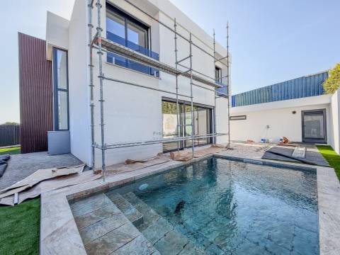 Moradia Idolada T4 com piscina na Abóbada, São Domingos de Rana