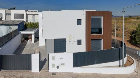 Moradia Idolada T4 com piscina na Abóbada, São Domingos de Rana