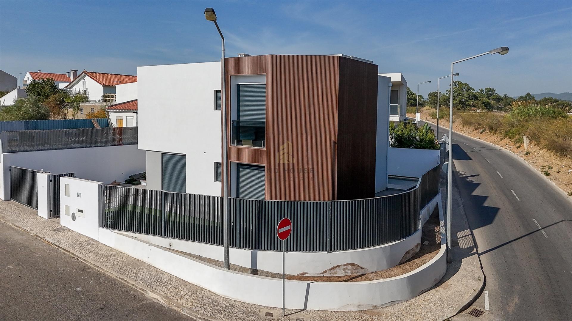 Moradia Idolada T4 com piscina na Abóbada, São Domingos de Rana