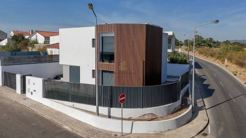 Moradia Idolada T4 com piscina na Abóbada, São Domingos de Rana