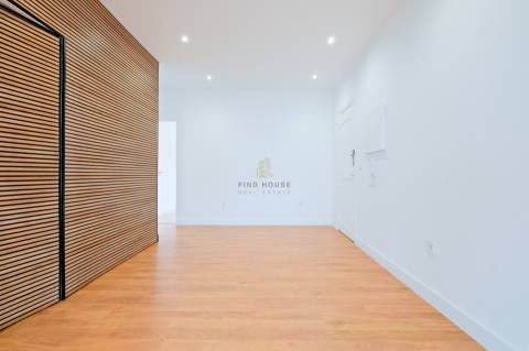 Apartamento T3 totalmente remodelado no centro do Montijo