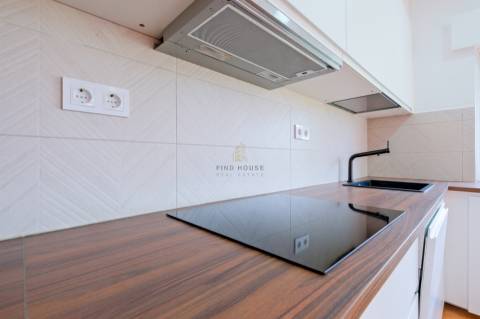 Apartamento T3 totalmente remodelado no centro do Montijo