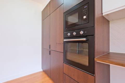 Apartamento T3 totalmente remodelado no centro do Montijo