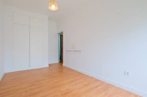 Apartamento T3 totalmente remodelado no centro do Montijo