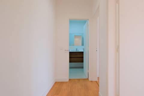 Apartamento T3 totalmente remodelado no centro do Montijo