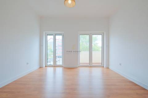 Apartamento T3 totalmente remodelado no centro do Montijo