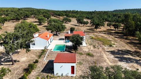 Herdade com total de  140 ha na freguesia da Raposa, Almeirim