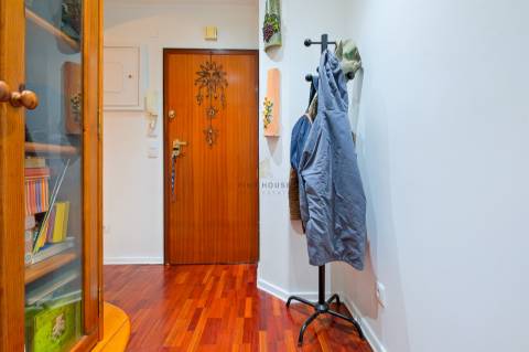 Apartamento T2 na Av. dos Bons Amigos em Agualva-Cacém