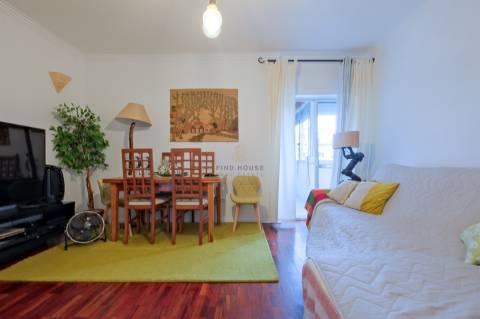 Apartamento T2 na Av. dos Bons Amigos em Agualva-Cacém