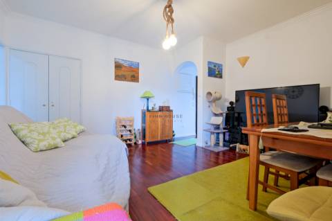 Apartamento T2 na Av. dos Bons Amigos em Agualva-Cacém