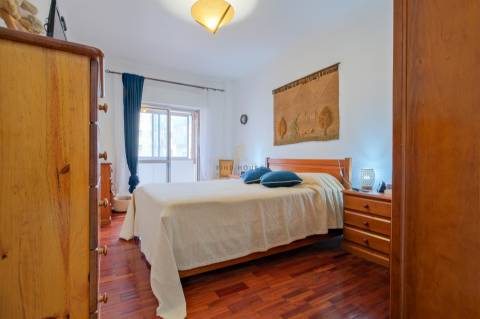 Apartamento T2 na Av. dos Bons Amigos em Agualva-Cacém