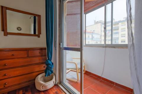 Apartamento T2 na Av. dos Bons Amigos em Agualva-Cacém