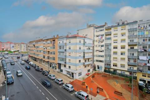 Apartamento T2 na Av. dos Bons Amigos em Agualva-Cacém