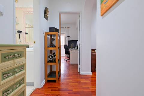 Apartamento T2 na Av. dos Bons Amigos em Agualva-Cacém