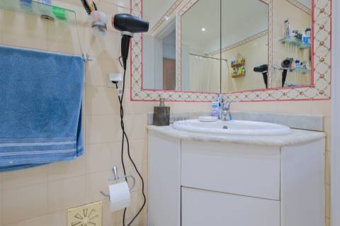 Apartamento T2 na Av. dos Bons Amigos em Agualva-Cacém