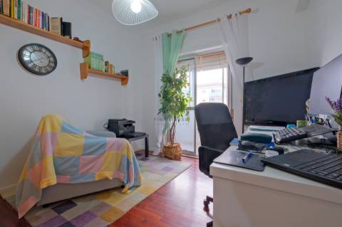 Apartamento T2 na Av. dos Bons Amigos em Agualva-Cacém