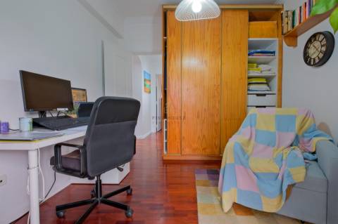 Apartamento T2 na Av. dos Bons Amigos em Agualva-Cacém