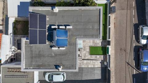 Vende-se Moradia T4 isolada com garagem box em Polima, São Domingos de Rana