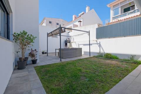 Vende-se Moradia T4 isolada com garagem box em Polima, São Domingos de Rana