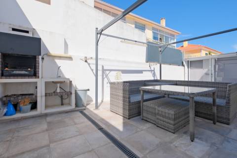 Vende-se Moradia T4 isolada com garagem box em Polima, São Domingos de Rana