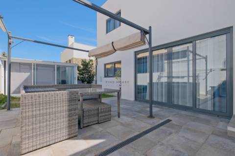 Vende-se Moradia T4 isolada com garagem box em Polima, São Domingos de Rana