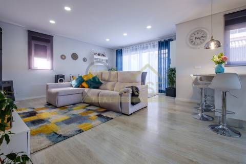 Vende-se Moradia T4 isolada com garagem box em Polima, São Domingos de Rana