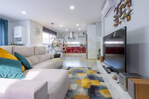 Vende-se Moradia T4 isolada com garagem box em Polima, São Domingos de Rana