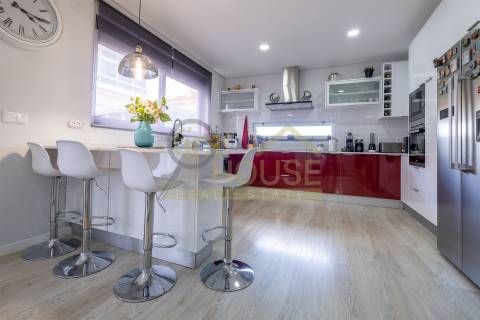 Vende-se Moradia T4 isolada com garagem box em Polima, São Domingos de Rana