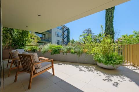 Apartamento T3 em condomínio privado, com terraços e garagem, no Príncipe Real