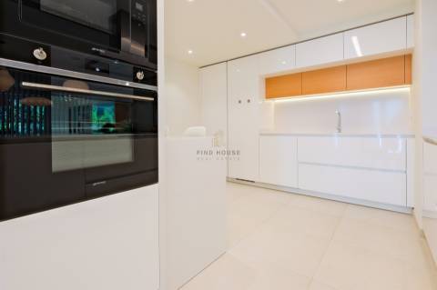 Apartamento T3 em condomínio privado, com terraços e garagem, no Príncipe Real