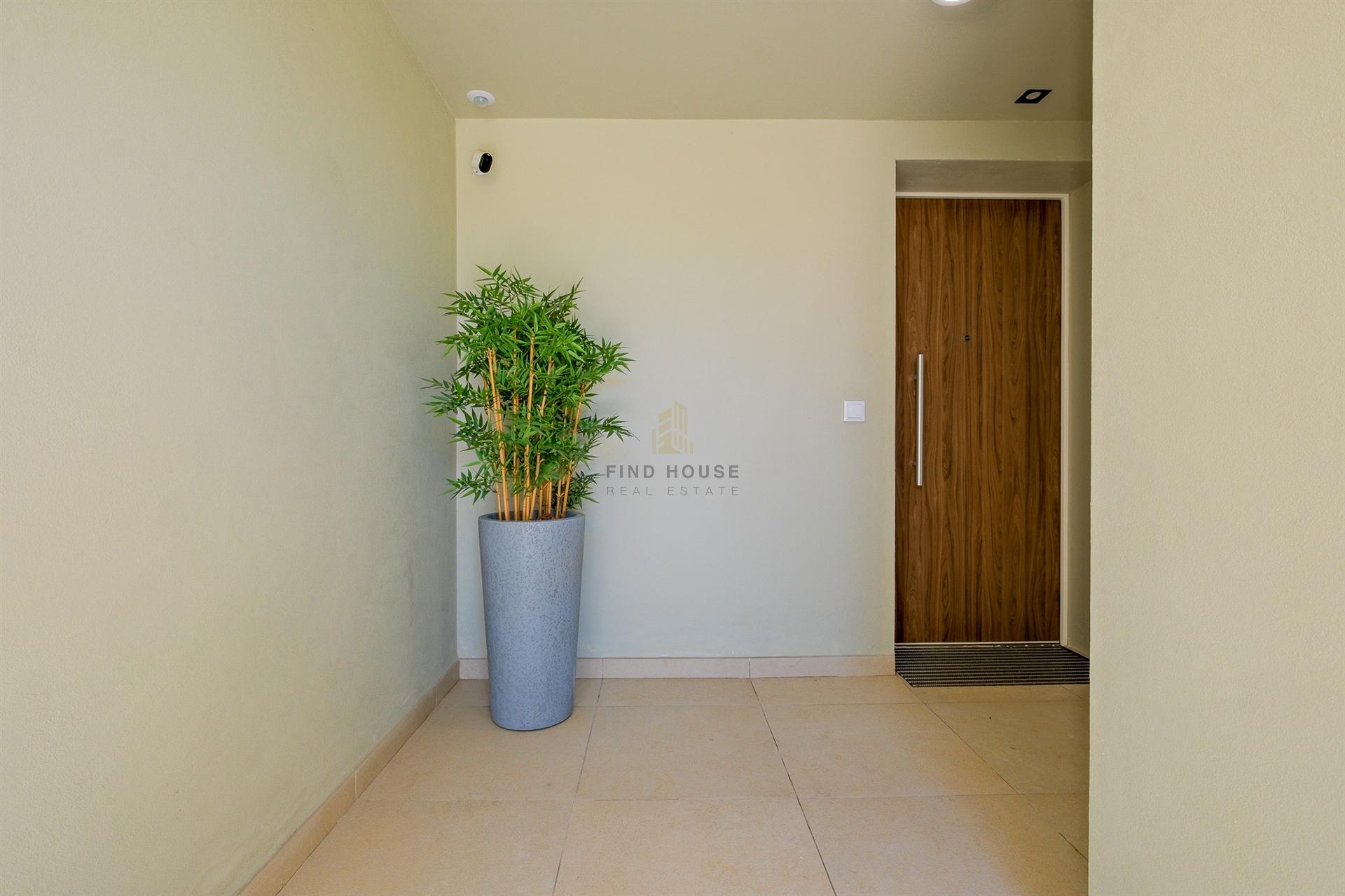 Apartamento T3 em condomínio privado, com terraços e garagem, no Príncipe Real