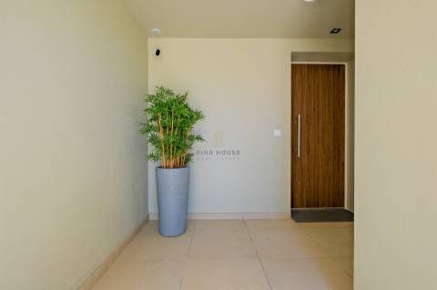 Apartamento T3 em condomínio privado, com terraços e garagem, no Príncipe Real