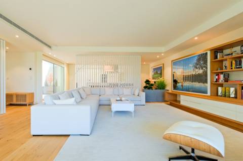 Apartamento T3 em condomínio privado, com terraços e garagem, no Príncipe Real