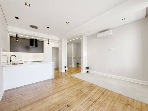 Apartamento T3 com 2 Suites, totalmente remodelado na Av. Almirante Reis, Lisboa