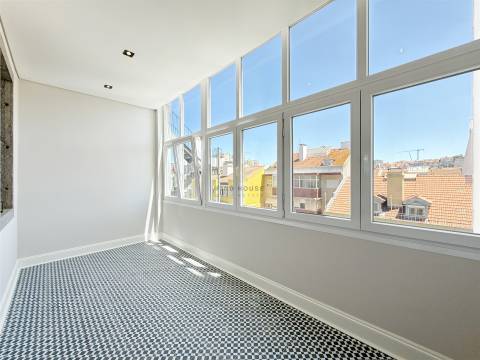 Apartamento T3 com 2 Suites, totalmente remodelado na Av. Almirante Reis, Lisboa