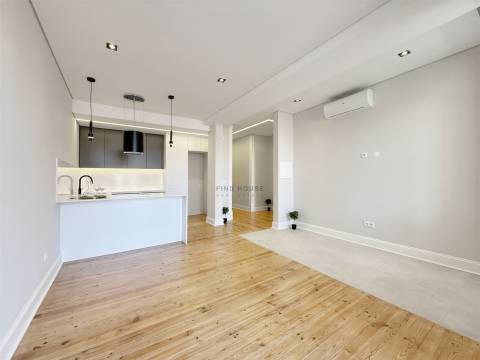 Apartamento T3 com 2 Suites, totalmente remodelado na Av. Almirante Reis, Lisboa