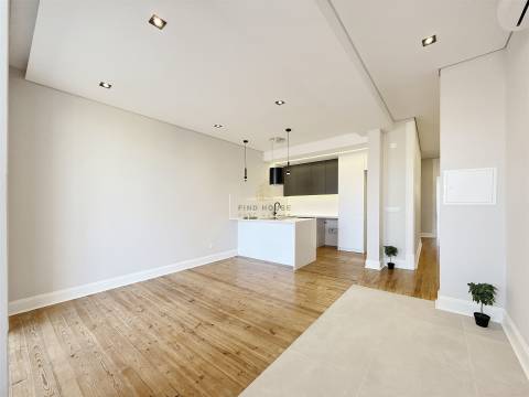 Apartamento T3 com 2 Suites, totalmente remodelado na Av. Almirante Reis, Lisboa