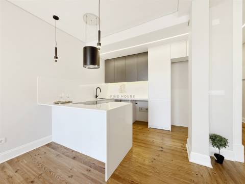Apartamento T3 com 2 Suites, totalmente remodelado na Av. Almirante Reis, Lisboa