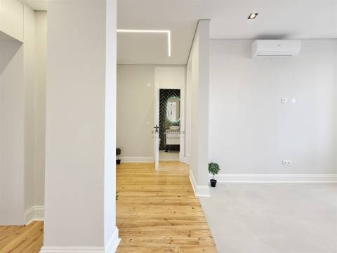 Apartamento T3 com 2 Suites, totalmente remodelado na Av. Almirante Reis, Lisboa