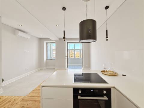 Apartamento T3 com 2 Suites, totalmente remodelado na Av. Almirante Reis, Lisboa