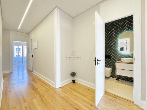 Apartamento T3 com 2 Suites, totalmente remodelado na Av. Almirante Reis, Lisboa