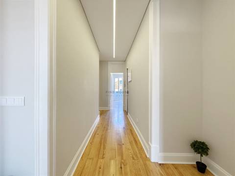 Apartamento T3 com 2 Suites, totalmente remodelado na Av. Almirante Reis, Lisboa