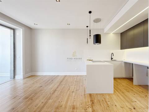 Apartamento T3 com 2 Suites, totalmente remodelado na Av. Almirante Reis, Lisboa