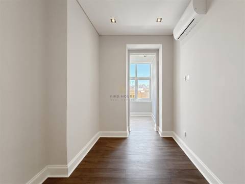 Apartamento T3 com 2 Suites, totalmente remodelado na Av. Almirante Reis, Lisboa
