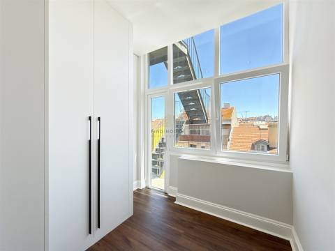 Apartamento T3 com 2 Suites, totalmente remodelado na Av. Almirante Reis, Lisboa